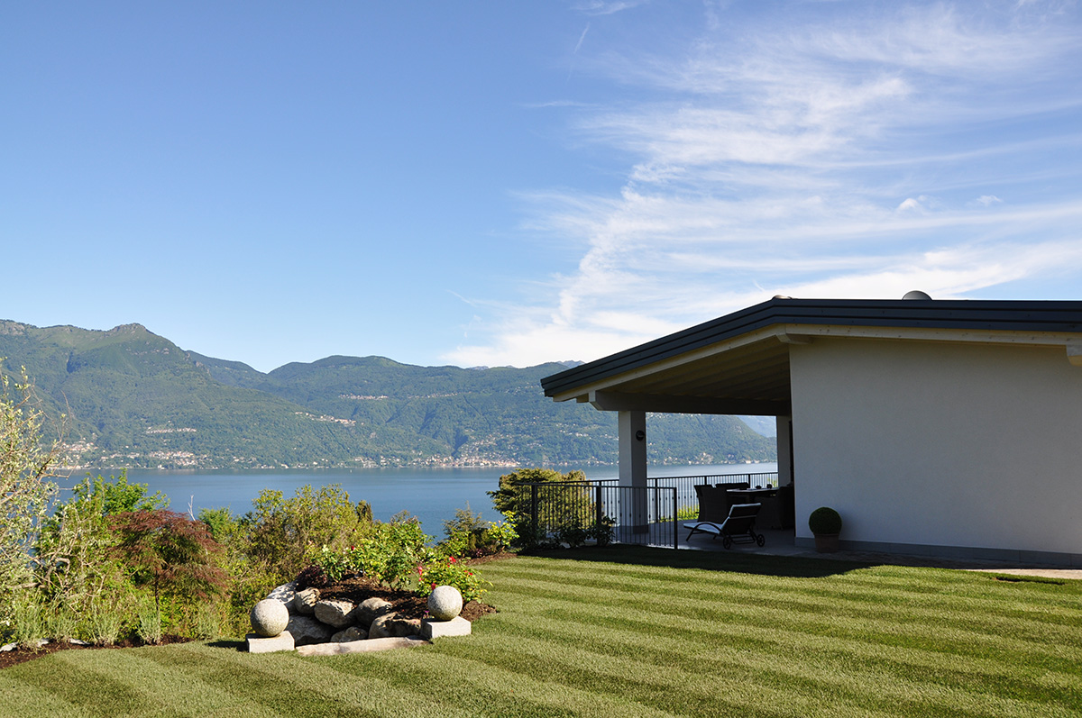 casa-nuova-lago-maggiore-terasse-rasen-garten-oben